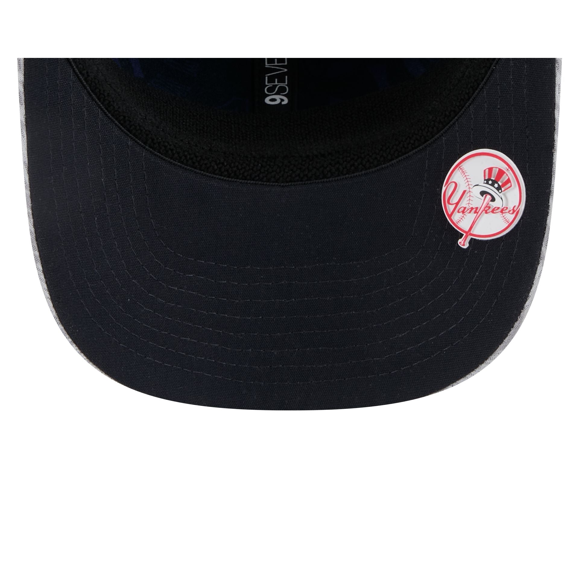 New York Yankees 2025 Clubhouse Gray 9SEVENTY Stretch-Snap Hat - Image 7